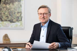 Bürgermeister Otto Steinkamp ruft zur Teilnahme an der Demonstration gegen Rechtsextremismus auf. Foto: CLEAN Fotostudio