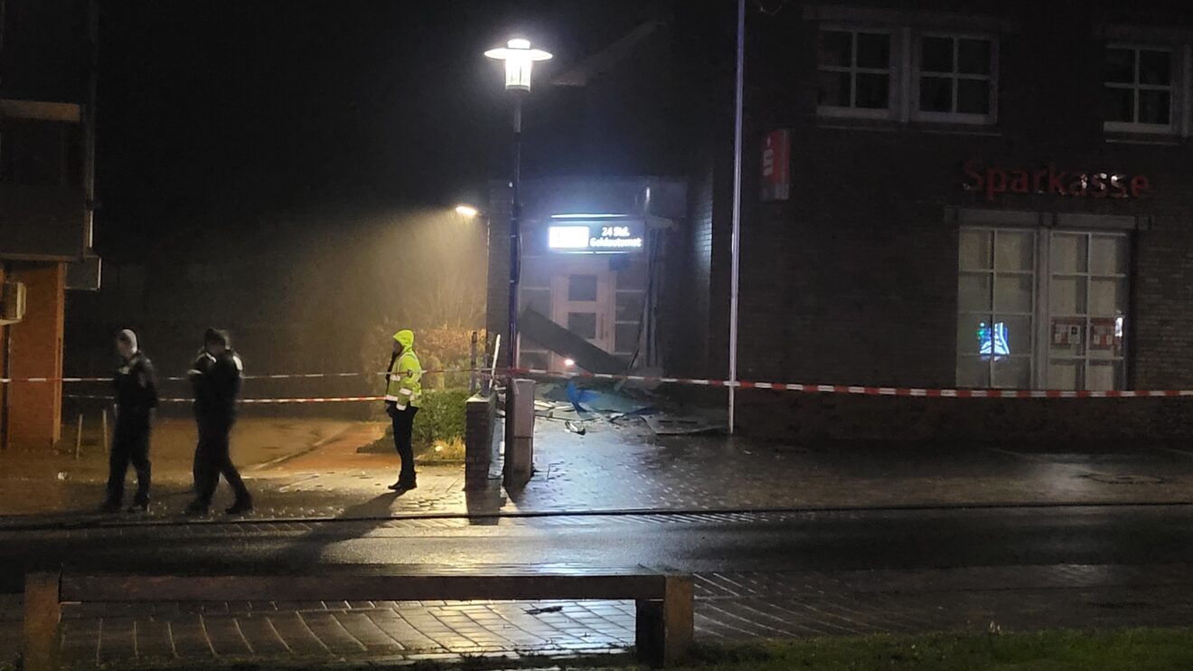 Ein Geldautomat wurde bei der Sparkasse in Wallenhorst in der Nacht gesprengt. Foto: Marc Dallmöller / md-foto.com