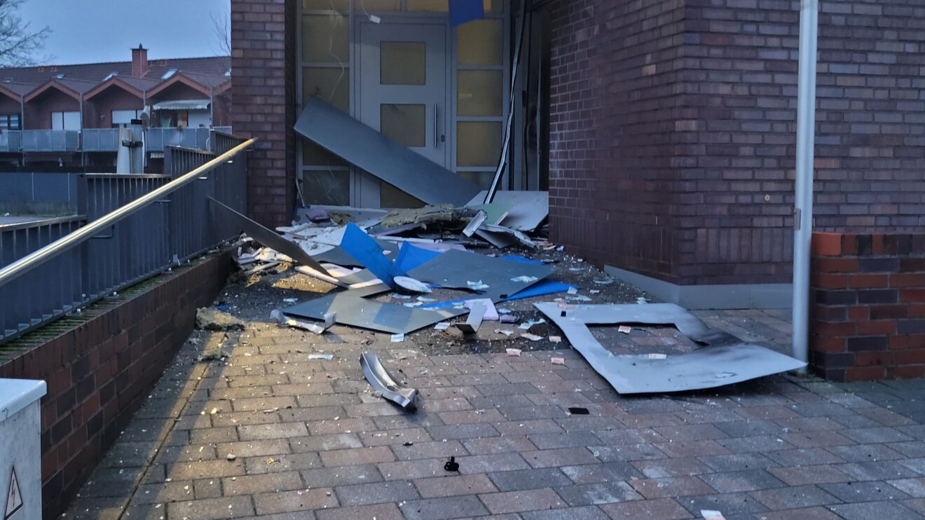 Ein Geldautomat wurde bei der Sparkasse in Wallenhorst in der Nacht gesprengt. Foto: Marc Dallmöller / md-foto.com