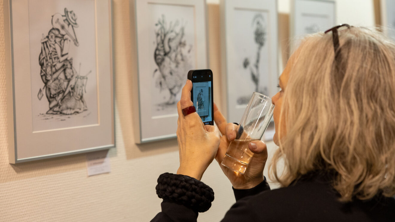 Impressionen der Vernissage zu Jérémy Piquets „Fantastische Welten“ im Wallenhorster Rathaus. Foto: André Thöle