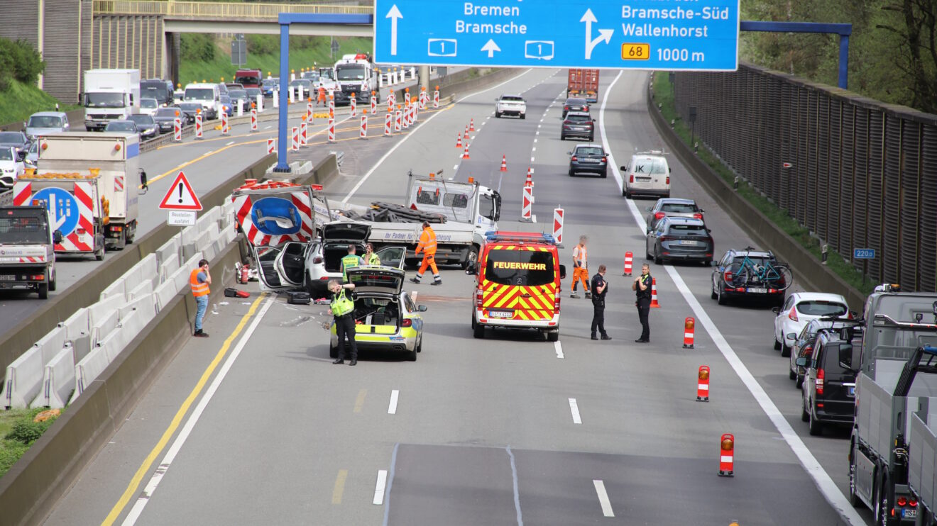 Schwerer Verkehrsunfall auf der A1 am Samstagnachmittag bei Wallenhorst. Fotos: D. Poggemann / M. Dallmöller
