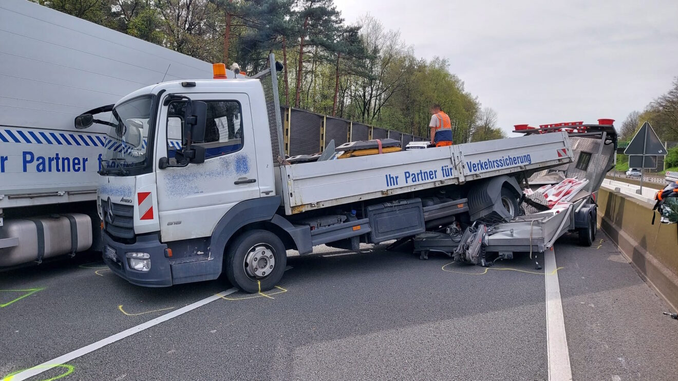 Schwerer Verkehrsunfall auf der A1 am Samstagnachmittag bei Wallenhorst. Fotos: D. Poggemann / M. Dallmöller