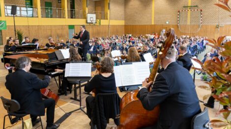 Das Osnabrücker Symphonieorchester spielt den „Karneval der Tiere“ in der Wittekindhalle. Foto: André Thöle / Gemeinde Wallenhorst