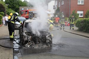 Pkw-Brand in der Schubertstraße in Hollage. Foto: md-foto.com