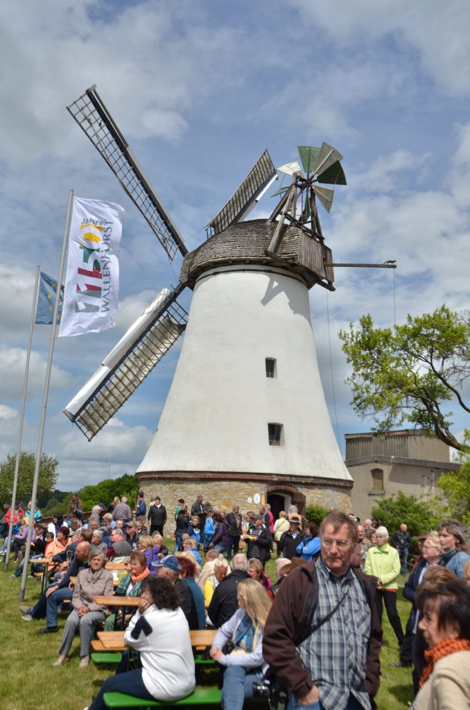 Die Windmühle in Wallenhorst-Lechtingen bei einem früheren Mühlentag. Foto: Windmühle Lechtingen e.V.