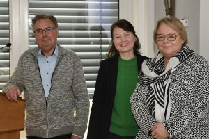 Josef Thöle mit den Referentinnen Irene Prinz und Martina Niermann. Foto: Kurt Flegel / Kolpingsfamilie Hollage