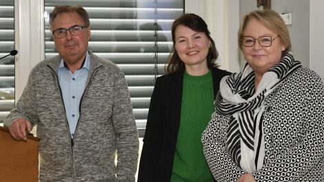 Josef Thöle mit den Referentinnen Irene Prinz und Martina Niermann. Foto: Kurt Flegel / Kolpingsfamilie Hollage