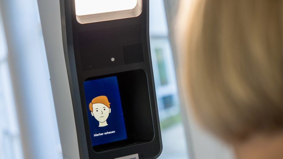 Digitale Fotos können direkt im Rathaus erstellt werden. Foto: Gemeinde Wallenhorst / André Thöle
