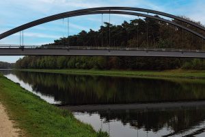 Der Stichkanal in Wallenhorst. Der Betriebsweg auf westlicher Seite soll radverkehrstauglich mit einer drei Meter breiten Asphaltdecke ausgebaut werden. Foto: Gemeinde Wallenhorst