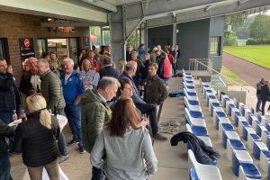 Sport und Wirtschaft unter einem (Tribünen-)Dach: Dämmerschoppen bei BW Hollage. Foto: Rene Sutthoff / „Wir für Wallenhorst“