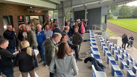 Sport und Wirtschaft unter einem (Tribünen-)Dach: Dämmerschoppen bei BW Hollage. Foto: Rene Sutthoff / „Wir für Wallenhorst“