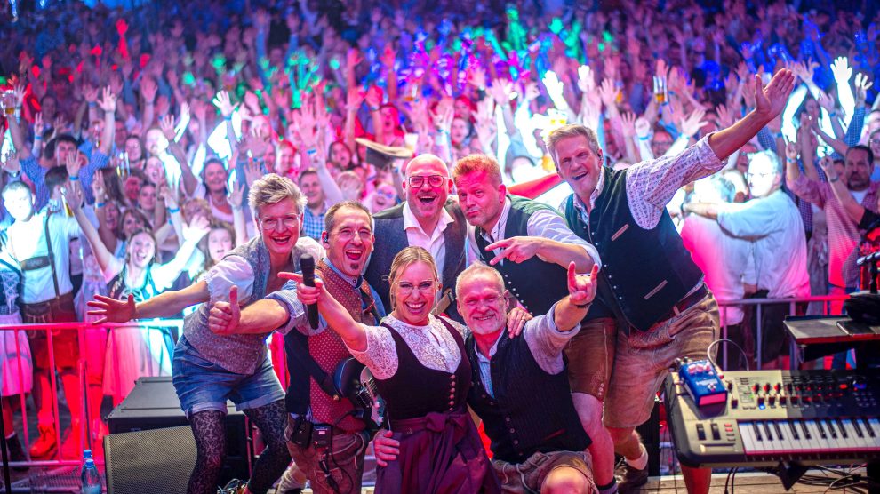 Die Münchener Band Take Five wird wie hier zuletzt 2023 das Hollager Festzelt rocken. Foto: Dominik Kluge