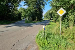 In dem Kurvenbereich an der L 109 (Hollager Straße), an der der Dörnter Weg kreuzt, unterstützen CDU, CDW und Grüne die Einrichtung einer Bedarfsampel. Foto: CDU Wallenhorst