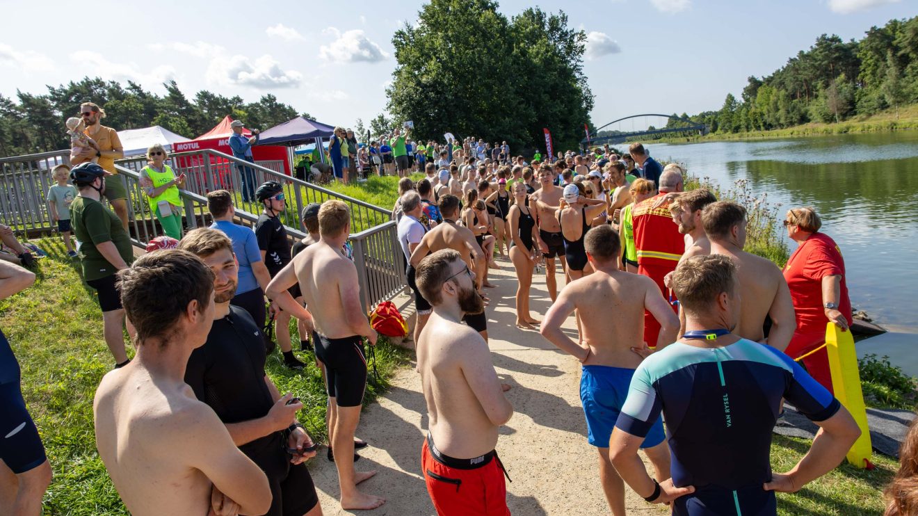 Rund 150 Teilnehmende und zahlreiche Zuschauer sorgen beim Kanal-Cup für gute Stimmung.