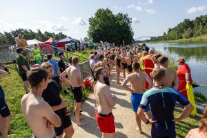 Rund 150 Teilnehmende und zahlreiche Zuschauer sorgen beim Kanal-Cup für gute Stimmung.