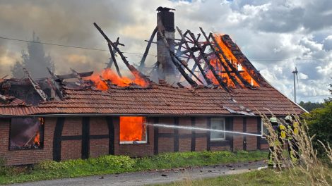 Am Freitag, den 12. September, kam es in Berge zu einem verheerenden Hausbrand. Hilfe wird nun aus Wallenhorst organisiert. Foto: Ulf Zurlutter