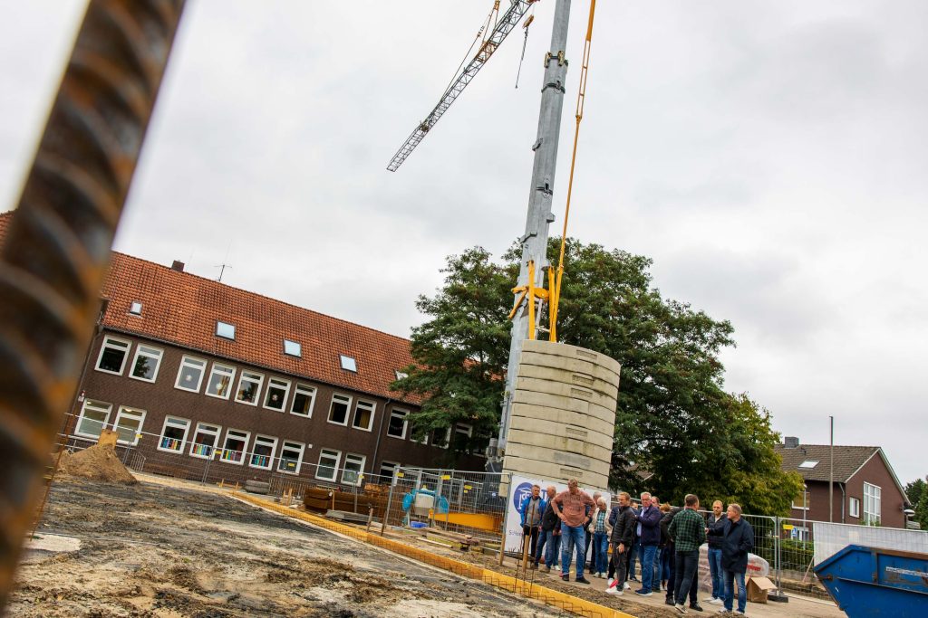 Die Baustelle nimmt derzeit einen Großteil des Schulhofs ein. Foto: Gemeinde Wallenhorst / André Thöle