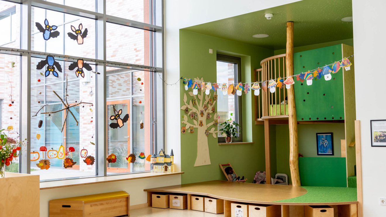 Hell, großzügig und mit Rückzugsmöglichkeit: Gruppenraum in der Kita St. Hildegard. Foto: André Thöle / Gemeinde Wallenhorst