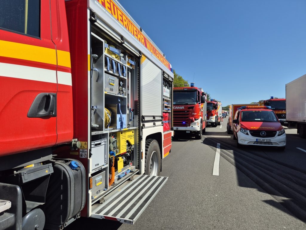 Schwerer Lkw-Unfall auf der A1 am Samstagvormittag zwischen Osnabrück-Nord (Wallenhorst) und Osnabrück-Hafen. Foto: H.W. md-foto