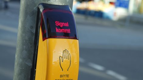 Der Rat der Gemeinde Wallenhorst hat sich nun mit großer Mehrheit für den Bau von zwei Bedarfsampeln an der L 109 ausgesprochen. Symbolfoto: Pixabay