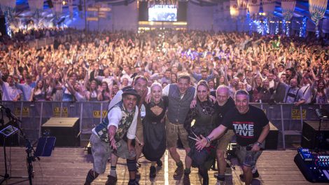 Die Münchner Band Take Five begeistert ihr Hollager Publikum. Foto: Dominik Kluge