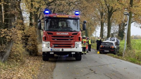 Verkehrsunfall im Alten Dorf in Wallenhorst am Freitagmittag. Foto: Marc Dallmöller / md-foto.com