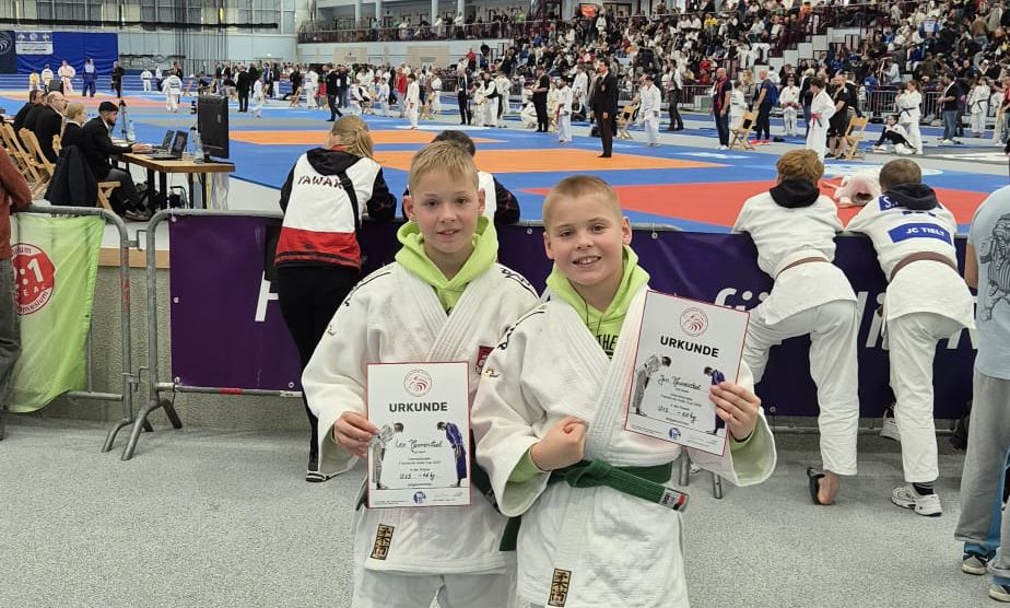 Die erfolgreichen Brüder Leo und Jan Pfannenstiel vom Blau-Weiss Hollage. Foto: Blau-Weiss Hollage