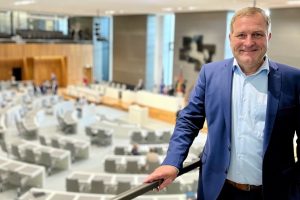 Guido Pott auf der Tribüne im Landtag in Hannover. Foto: Hendrik Döring