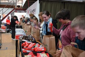 Aktion Weihnachtskekse: 4.500 Tüten für die Tafeln in Stadt und Landkreis Osnabrück. Foto: DiakonieStiftung Osnabrück Stadt und Land