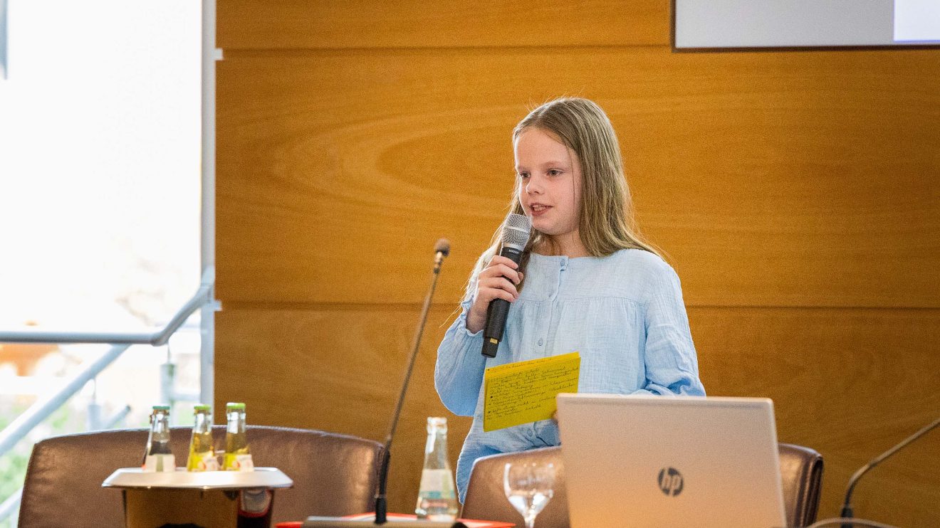 Sophia berichtet über die Aktivitäten der Katharinaschule. Foto: André Thöle / Gemeinde Wallenhorst