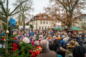 Nikolausbesuch beim Wallenhorster Weihnachtsmarkt 2025 Foto: ©Hälker