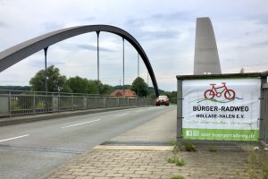 Die Brücke über den Stichkanal bietet keinen Platz für Radfahrstreifen. Foto: Volker Holtmeyer