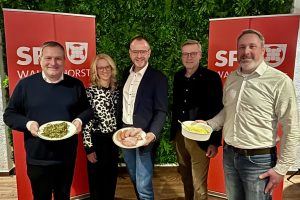 Traditionelles Grünkohlessen der Wallenhorster SPD mit Guido Pott, Sylvia Böwer, Christian Böwer, Otto Steinkamp und Hendrik Remme. Foto: SPD Wallenhorst