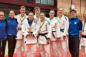 Zu Jahresbeginn sind zehn Hollager Judoka gemeinsam nach Belgien gefahren um beim „Trofee van de Donderslag“ zu kämpfen bzw. sich anzufeuern. Foto: Blau-Weiss Hollage