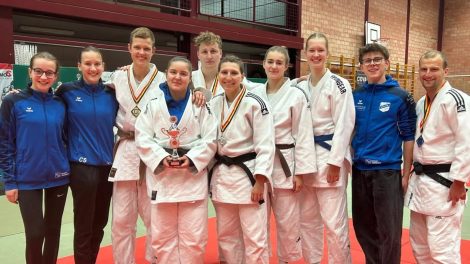 Zu Jahresbeginn sind zehn Hollager Judoka gemeinsam nach Belgien gefahren um beim „Trofee van de Donderslag“ zu kämpfen bzw. sich anzufeuern. Foto: Blau-Weiss Hollage