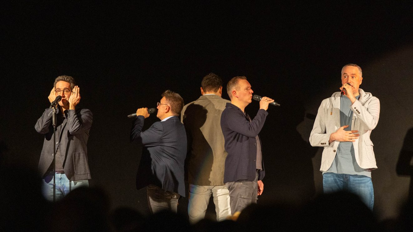 Die Draufsänger präsentieren ihr Programm „Ohne Filter“ in der Wallenhorster Gymnastikhalle. Foto: Gemeinde Wallenhorst / André Thöle