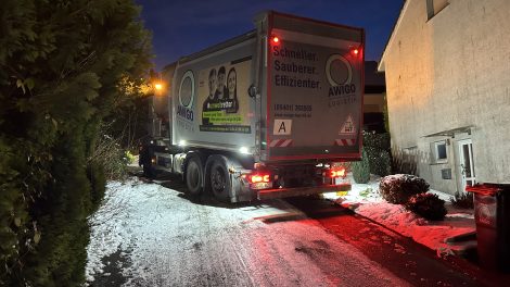 Das Team der AWIGO ist unermüdlich im Einsatz und versucht, alle Mülltonnen zu leeren, wo es die Straßenverhältnisse zulassen. Foto: AWIGO