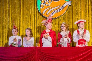 Prinz Ole I. und Prinzessin Anni I. (Ole Klietsch und Anni Kemme) mit ihren Adjutanten Edda Ulbrich und Niklas Kruse sowie Funkenmariechen Merle Rotert. Foto: Kolpingsfamilie Hollage