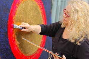 Klara Harhues malt gegenständlich wie abstrakt in verschiedenen Techniken. Foto: Klara Harhues