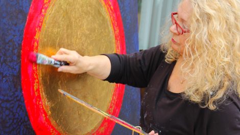 Klara Harhues malt gegenständlich wie abstrakt in verschiedenen Techniken. Foto: Klara Harhues