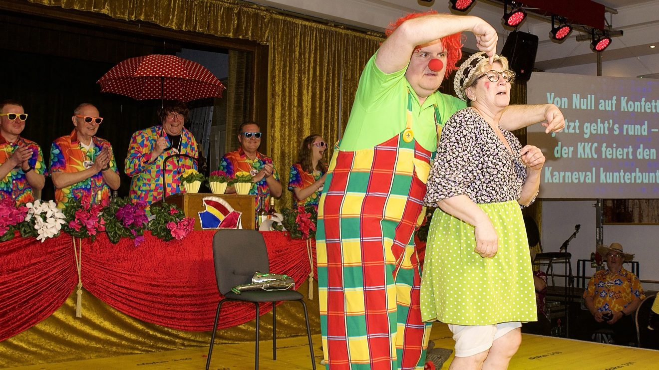 Hilla Heien bittet André Schwegmann zum „Dörti Dänzing“. Foto: Kurt Flegel