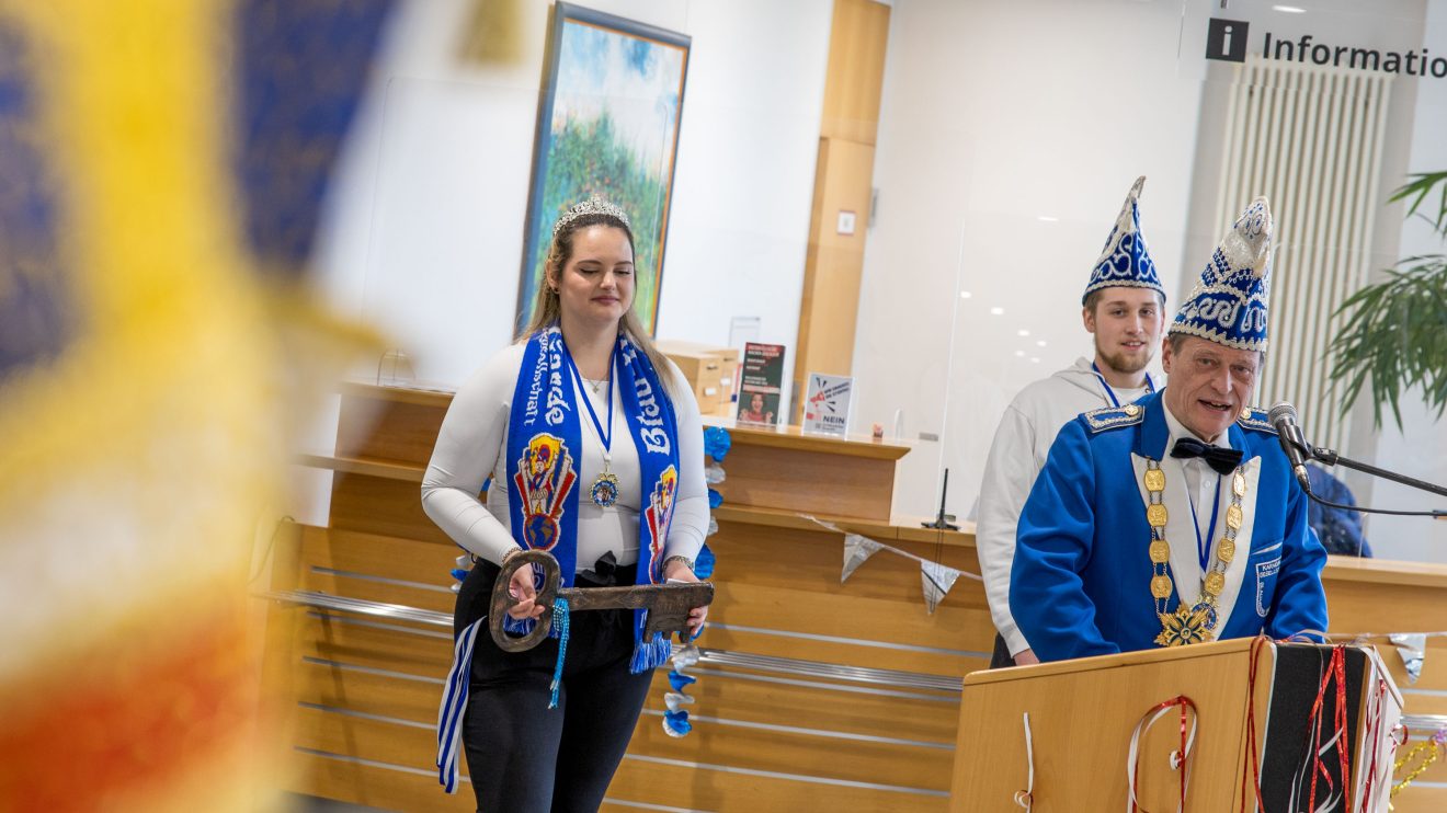 Schlüsselrückgabe der Blau-Weißen Garde Rulle. Foto: Gemeinde Wallenhorst / André Thöle