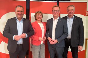 v.l. Guido Pott (SPD-Landtagsabgeordneter), Jutta Olbricht (Vorsitzende der SPD-Kreistagsfraktion), Alexander Bartz (SPD-Landratskandidat) und Werner Lager (SPD-Kreisvorsitzender). Foto: Erik Bertels