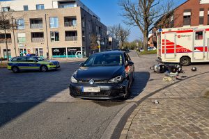 Am Sonntagnachmittag ereignete sich in Wallenhorst im Kreuzungsbereich Große Straße / Kirchplatz ein Verkehrsunfall. Eine Person wurde verletzt. Foto: C. Mertens