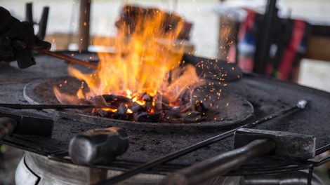 Highlight im Programm: Arbeiten an einer Feldschmiede. Symbolfoto: Sabine Schulte / Pixabay