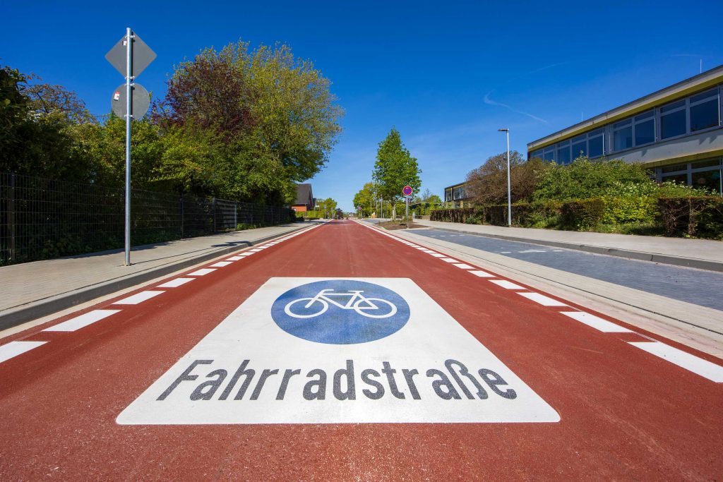 Die Maria-Montessori-Straße präsentiert sich in neuer Optik als Fahrradstraße. Foto: André Thöle / Gemeinde Wallenhorst
